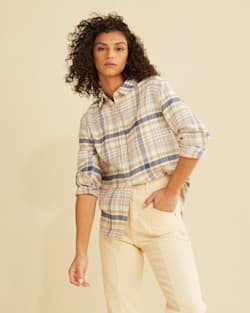 WOMEN'S BOYFRIEND DOUBLE-BRUSHED FLANNEL SHIRT IN IVORY/INDIGO PLAID image number 1