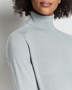 ALTERNATE VIEW OF WOMEN'S RAGLAN MERINO TURTLENECK IN GREEN MIST HEATHER image number 2