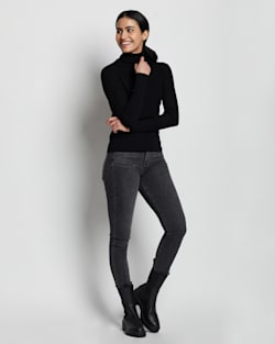 WOMEN'S FITTED MERINO TURTLENECK IN BLACK image number 1