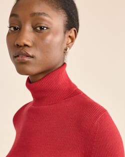 ALTERNATE VIEW OF WOMEN'S FITTED MERINO TURTLENECK IN EMBOLDENED RED image number 4