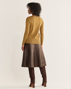 ALTERNATE VIEW OF WOMEN'S MERINO V-NECK SWEATER IN TAPENADE HEATHER image number 3