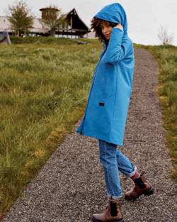 WOMEN'S VICTORIA A-LINE SLICKER IN MARINE BLUE image number 1