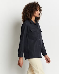 ALTERNATE VIEW OF WOMEN'S SOLID BOYFRIEND BOARD SHIRT IN SLATE image number 4