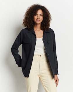 ALTERNATE VIEW OF WOMEN'S SOLID BOYFRIEND BOARD SHIRT IN SLATE image number 5