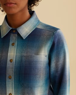 ALTERNATE VIEW OF WOMEN'S MEREDITH WOOL SHIRT IN BLUE OMBRE image number 4
