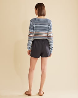 ALTERNATE VIEW OF WOMEN'S PULL-ON LINEN SHORTS IN DARK INDIGO image number 4