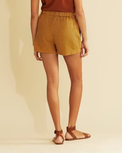 ALTERNATE VIEW OF WOMEN'S PULL-ON LINEN SHORTS IN MEDAL BRONZE image number 4
