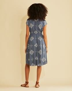 ALTERNATE VIEW OF WOMEN'S CASCADE LAKE DRESS IN VINTAGE INDIGO image number 3