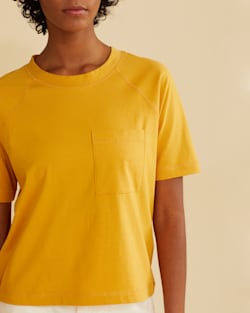 ALTERNATE VIEW OF WOMEN'S DESCHUTES RAGLAN-SLEEVE TEE IN SOFT GOLD image number 2