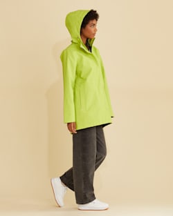 ALTERNATE VIEW OF WOMEN'S WATERPROOF SORREL RAIN JACKET IN LIME image number 2