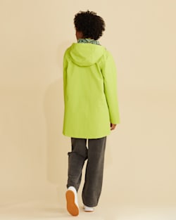 ALTERNATE VIEW OF WOMEN'S WATERPROOF SORREL RAIN JACKET IN LIME image number 3