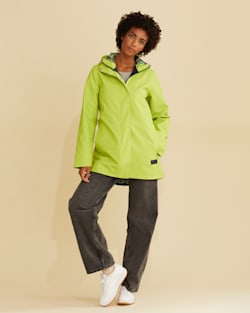 ALTERNATE VIEW OF WOMEN'S WATERPROOF SORREL RAIN JACKET IN LIME image number 4