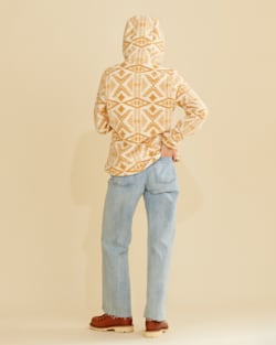ALTERNATE VIEW OF WOMEN'S FLEECE HOODED JACKET IN NATURAL/CAMEL DIAMOND RIVER image number 4