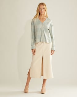 WOMEN'S AMELIA V-NECK SHIRT IN SILVER BLUE/SANDSHELL CHECK image number 1