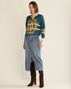 WOMEN'S GRAPHIC COTTON PULLOVER IN DEEP TEAL MULTI HARDING image number 1