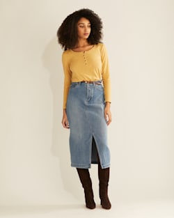 ALTERNATE VIEW OF WOMEN'S LONG-SLEEVE COTTON SLUB HENLEY TEE IN PALE GOLD image number 4