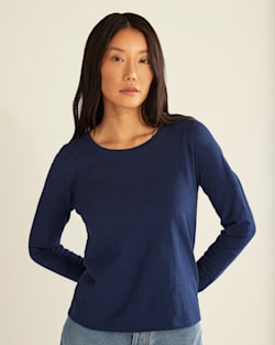 ALTERNATE VIEW OF WOMEN'S LONG-SLEEVE COTTON SLUB TEE IN INDIGO image number 4