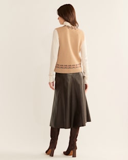 ALTERNATE VIEW OF WOMEN'S HARLOW SWEATER VEST IN DESERT SAND MULTI image number 3