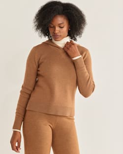 ALTERNATE VIEW OF WOMEN'S MERINO PULLOVER HOODIE IN CAMEL HEATHER image number 4