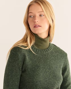 ALTERNATE VIEW OF WOMEN'S SHETLAND COLLECTION CREWNECK IN DARK FIR image number 4