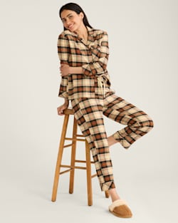 ALTERNATE VIEW OF WOMEN'S PLAID FLANNEL PAJAMA SET IN TAN/BLACK/BRICK image number 5