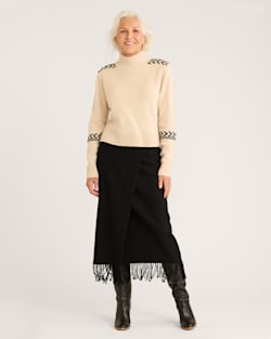 WOMEN'S VINTAGE MOCKNECK MERINO PULLOVER IN OATMILK/BLACK image number 1