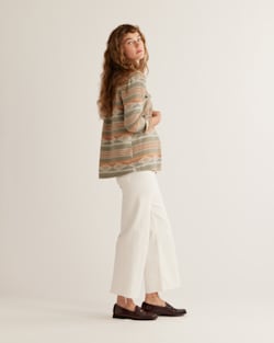 ALTERNATE VIEW OF WOMEN'S COASTLINE OVERSHIRT IN SAGE SUMMERLAND SERAPE image number 2