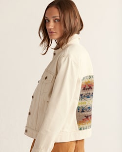 WOMEN'S DENIM TRUCKER JACKET IN NATURAL HIGHLAND PEAK image number 1