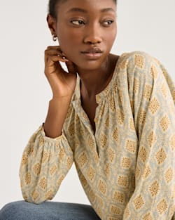 WOMEN'S JANA POPOVER SHIRT IN DUSTY BLUE MULTI image number 1