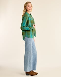 ALTERNATE VIEW OF WOMEN'S ADLEY LINEN-BLEND SHIRT IN TEAL/GREEN CHECK image number 2