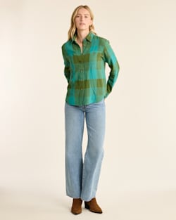 ALTERNATE VIEW OF WOMEN'S ADLEY LINEN-BLEND SHIRT IN TEAL/GREEN CHECK image number 5