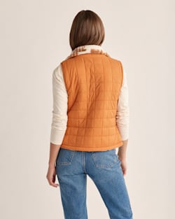 ALTERNATE VIEW OF WOMEN'S MANZANITA REVERSIBLE VEST IN TOMATO HIGHLAND RIDGE image number 5