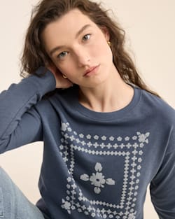 ALTERNATE VIEW OF WOMEN'S SQUARE GRAPHIC FRENCH TERRY CREWNECK IN VINTAGE INDIGO image number 4