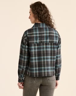 ALTERNATE VIEW OF WOMEN'S PLAID CROPPED SHIRT IN GREY MIX/AQUA PLAID image number 3