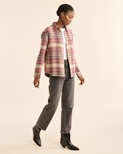 ALTERNATE VIEW OF WOMEN'S PLAID BOYFRIEND DOUBLEBRUSHED FLANNEL SHIRT IN ROSE/BROWN image number 2