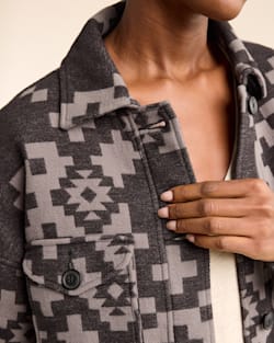 ALTERNATE VIEW OF WOMEN'S DOUBLESOFT SHIRT JACKET IN CHARCOAL TOSSED CROSS image number 5