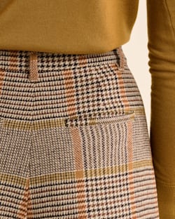 ALTERNATE VIEW OF WOMEN'S GLEN PLAID WOOL TROUSERS IN TAN/BROWN image number 4