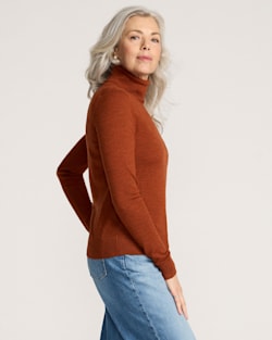 ALTERNATE VIEW OF WOMEN'S MERINO TURTLENECK IN ARABIAN SPICE HEATHER image number 3