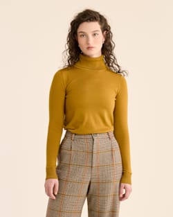 ALTERNATE VIEW OF WOMEN'S MERINO TURTLENECK IN TAPENADE image number 4