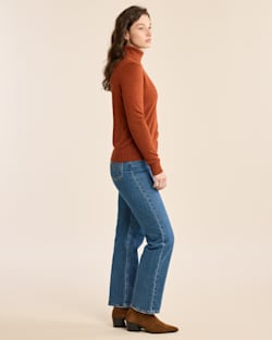 ALTERNATE VIEW OF WOMEN'S MERINO TURTLENECK IN ARABIAN SPICE HEATHER image number 2