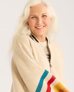 ALTERNATE VIEW OF WOMEN'S LAMBSWOOL BLANKET CAPE IN IRISH CREAM MULTI image number 4