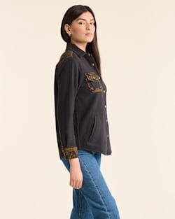 ALTERNATE VIEW OF WOMEN'S HARDING UTILITY SHIRT IN GREY/MAROON TWILL image number 2