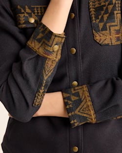 ALTERNATE VIEW OF WOMEN'S HARDING UTILITY SHIRT IN GREY/MAROON TWILL image number 4