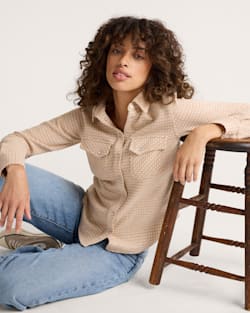 WOMEN'S PLAID GAMBLER SHIRT IN ROSE TEXTURED CHECK image number 1