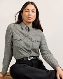 WOMEN'S TEXTURED WOOL GAMBLER SHIRT IN BLACK DIAMOND MIX image number 1