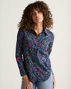 WOMEN'S WESTERN PRINT GAMBLER SHIRT IN NAVY BRIGHTS image number 1