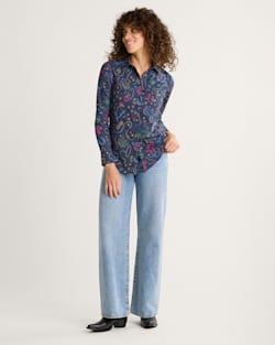 ALTERNATE VIEW OF WOMEN'S WESTERN PRINT GAMBLER SHIRT IN NAVY BRIGHTS image number 4