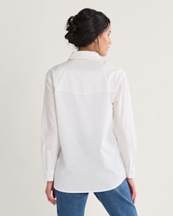 ALTERNATE VIEW OF WOMEN'S EVERLY POPLIN SHIRT IN WHITE image number 2