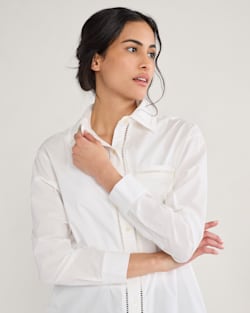 ALTERNATE VIEW OF WOMEN'S EVERLY POPLIN SHIRT IN WHITE image number 4