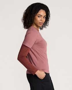 ALTERNATE VIEW OF WOMEN'S DESCHUTES TEE IN ROSE image number 3